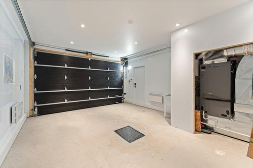 Garage - 646 Rue De Weimar, Granby, QC - Indoor Photo Showing Garage