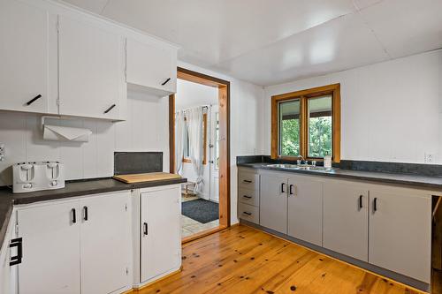 Cuisine - 1932 Ch. De La Pointe-Bourgeois, La Conception, QC - Indoor Photo Showing Kitchen