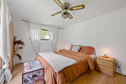 Chambre à coucher principale - 1932 Ch. De La Pointe-Bourgeois, La Conception, QC - Indoor Photo Showing Bedroom