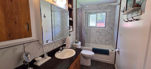 864 300Th Street, Kimberley, BC - Indoor Photo Showing Bathroom