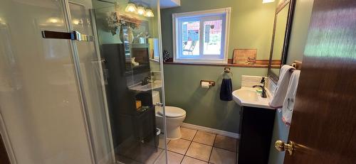 864 300Th Street, Kimberley, BC - Indoor Photo Showing Bathroom