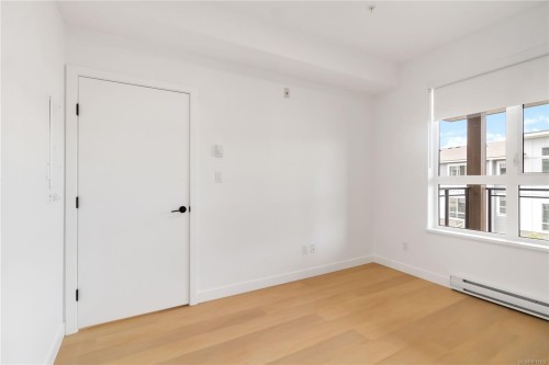 304-3564 A Ryder Hesjedal Way, Colwood, BC - Indoor Photo Showing Other Room