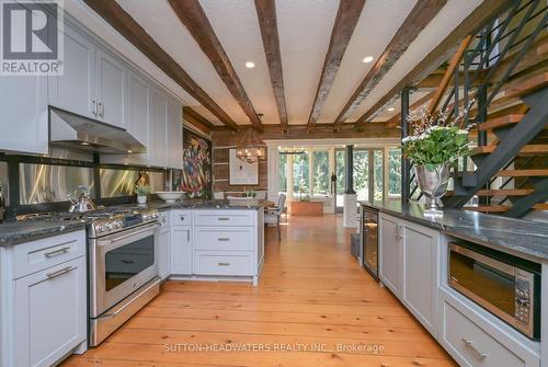 4075 The Grange Side Road E, Caledon, ON - Indoor Photo Showing Kitchen