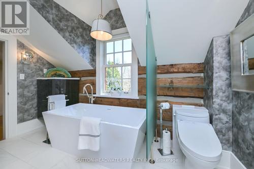 4075 The Grange Side Road E, Caledon, ON - Indoor Photo Showing Bathroom