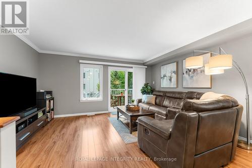632 Reardon Private, Ottawa, ON - Indoor Photo Showing Living Room