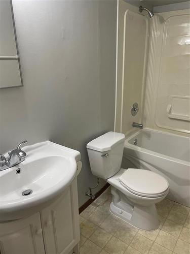 236 Nelson Street W, Virden, MB - Indoor Photo Showing Bathroom