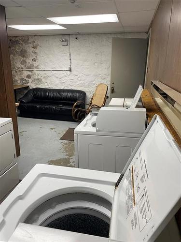 236 Nelson Street W, Virden, MB - Indoor Photo Showing Laundry Room