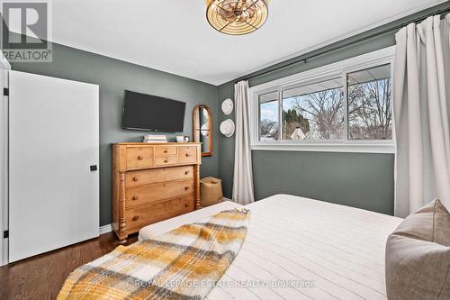 111 Leitch Drive, Grimsby, ON - Indoor Photo Showing Bedroom