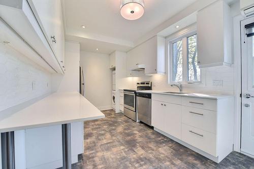 Cuisine - 4573 Rue Michel-Bibaud, Montréal (Côte-Des-Neiges/Notre-Dame-De-Grâce), QC - Indoor Photo Showing Kitchen