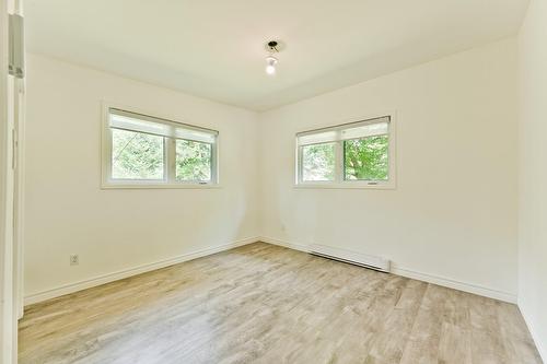 Chambre à coucher - 31Z  - 31Az Route 141, Coaticook, QC - Indoor Photo Showing Other Room