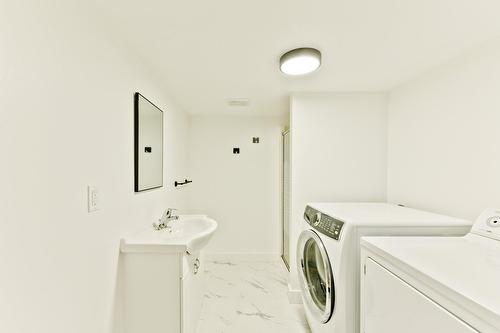 Salle de bains - 31Z  - 31Az Route 141, Coaticook, QC - Indoor Photo Showing Laundry Room