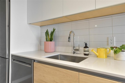 203-1097 View St, Victoria, BC - Indoor Photo Showing Kitchen