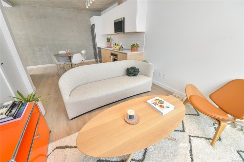 203-1097 View St, Victoria, BC - Indoor Photo Showing Living Room