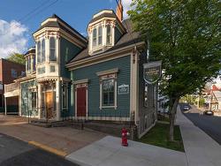 28 King Street  Lunenburg, NS B0J 2C0