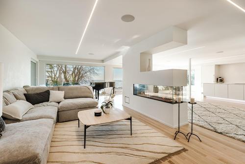 Living room - 21 Cours East Gables, Beaconsfield, QC - Indoor Photo Showing Living Room