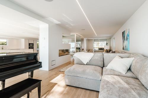Family room - 21 Cours East Gables, Beaconsfield, QC - Indoor Photo Showing Living Room
