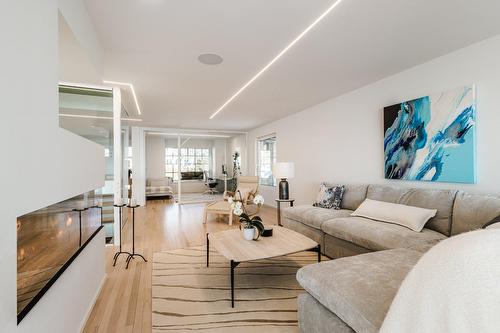 Living room - 21 Cours East Gables, Beaconsfield, QC - Indoor Photo Showing Living Room