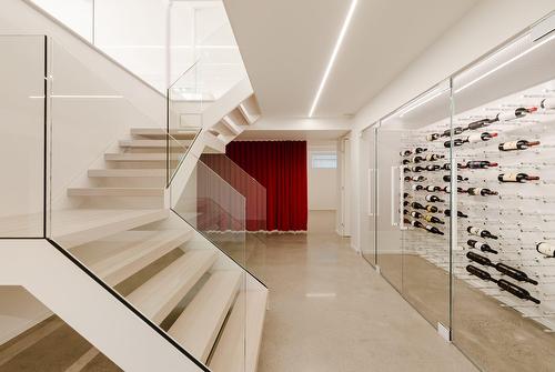 Staircase - 21 Cours East Gables, Beaconsfield, QC - Indoor Photo Showing Other Room