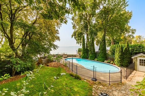 Pool - 21 Cours East Gables, Beaconsfield, QC - Outdoor With Backyard