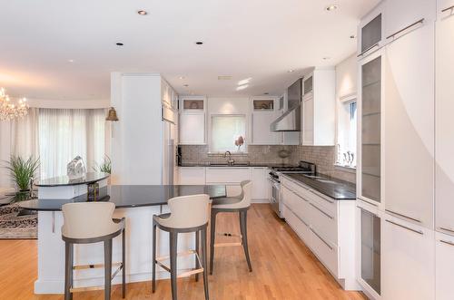 Kitchen - 16 Av. Devon, Westmount, QC - Indoor Photo Showing Kitchen With Upgraded Kitchen