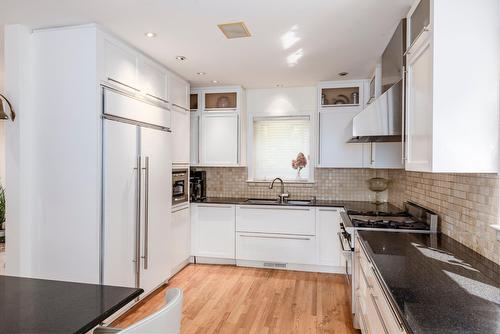 Kitchen - 16 Av. Devon, Westmount, QC - Indoor Photo Showing Kitchen With Upgraded Kitchen