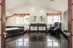 Salle de bains attenante à la CCP - 