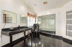 Salle de bains attenante à la CCP - 