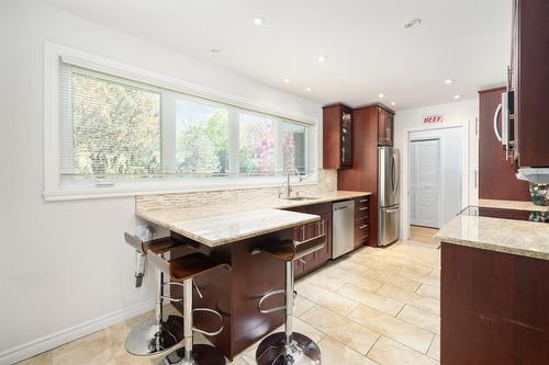 Cuisine - 38 Av. Margaret-Ann, Beaconsfield, QC - Indoor Photo Showing Kitchen