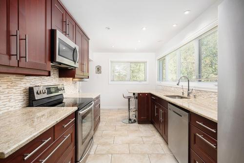 Cuisine - 38 Av. Margaret-Ann, Beaconsfield, QC - Indoor Photo Showing Kitchen With Upgraded Kitchen