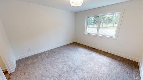 B-353 Legacy Lookout, Cranbrook, BC - Indoor Photo Showing Other Room