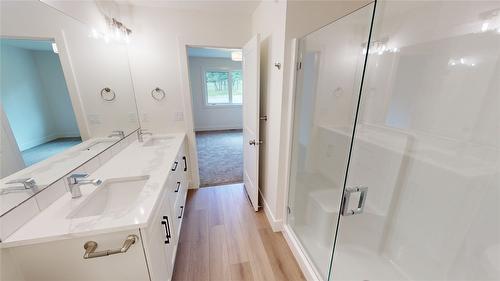 B-353 Legacy Lookout, Cranbrook, BC - Indoor Photo Showing Bathroom