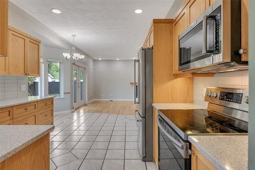 2317 Teal Place, Vernon, BC - Indoor Photo Showing Kitchen