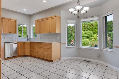 2317 Teal Place, Vernon, BC - Indoor Photo Showing Kitchen