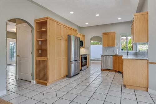 2317 Teal Place, Vernon, BC - Indoor Photo Showing Kitchen