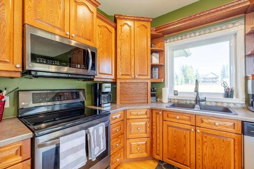 1213 Valley View Drive, Sparwood, BC - Indoor Photo Showing Kitchen With Double Sink