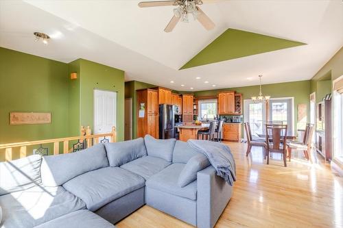 1213 Valley View Drive, Sparwood, BC - Indoor Photo Showing Living Room