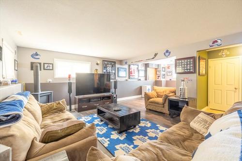 1213 Valley View Drive, Sparwood, BC - Indoor Photo Showing Living Room