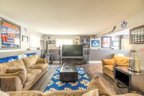 1213 Valley View Drive, Sparwood, BC - Indoor Photo Showing Living Room