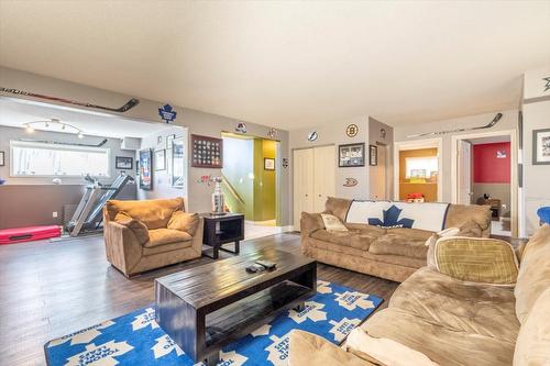1213 Valley View Drive, Sparwood, BC - Indoor Photo Showing Living Room
