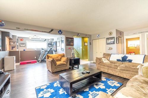 1213 Valley View Drive, Sparwood, BC - Indoor Photo Showing Living Room