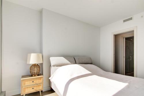 Primary bedroom - 2708-1400 Boul. René-Lévesque O., Montréal (Ville-Marie), QC - Indoor Photo Showing Bedroom