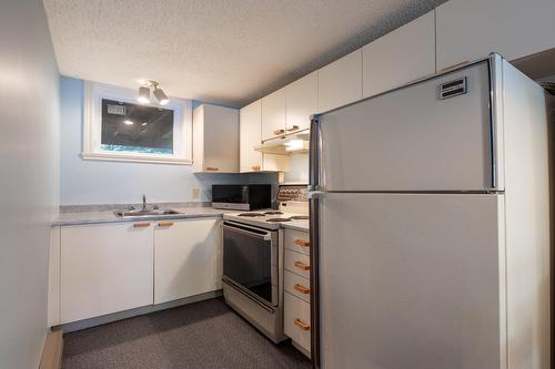 Logement - 208  - 210 Ch. Boulanger, Sutton, QC - Indoor Photo Showing Kitchen