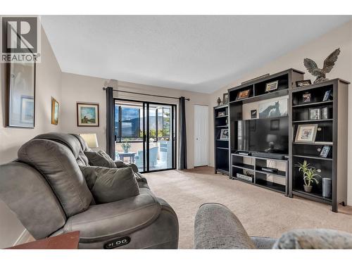 740 Winnipeg Street Unit# 401, Penticton, BC - Indoor Photo Showing Living Room