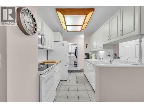 740 Winnipeg Street Unit# 401, Penticton, BC - Indoor Photo Showing Kitchen