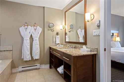 113/114B-181 Beachside Dr, Parksville, BC - Indoor Photo Showing Bathroom