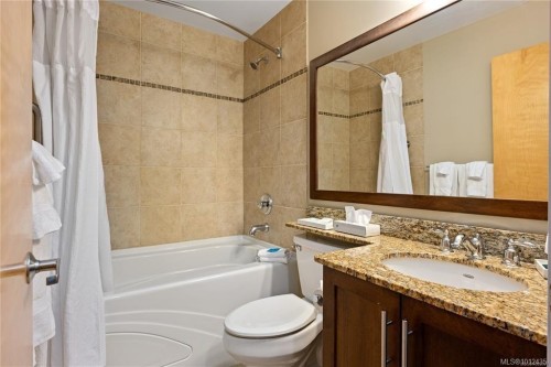 113/114B-181 Beachside Dr, Parksville, BC - Indoor Photo Showing Bathroom
