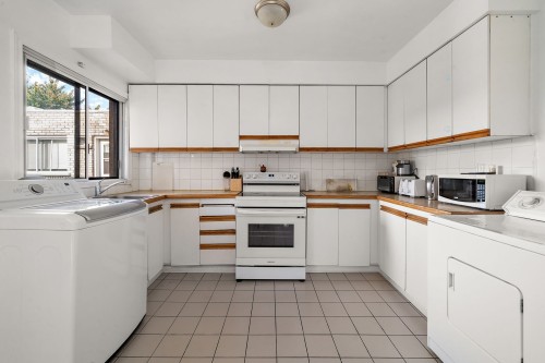 Kitchen - 2145  - 2151 Rue Bonin, Montréal (Saint-Laurent), QC - Indoor Photo Showing Laundry Room