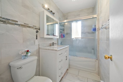 Bathroom - 2145  - 2151 Rue Bonin, Montréal (Saint-Laurent), QC - Indoor Photo Showing Bathroom