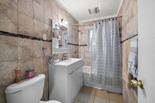 Bathroom - 2145  - 2151 Rue Bonin, Montréal (Saint-Laurent), QC - Indoor Photo Showing Bathroom