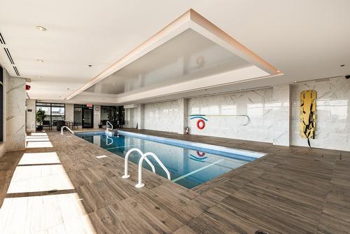 Piscine - 103-215 Av. Redfern, Westmount, QC - Indoor Photo Showing Other Room